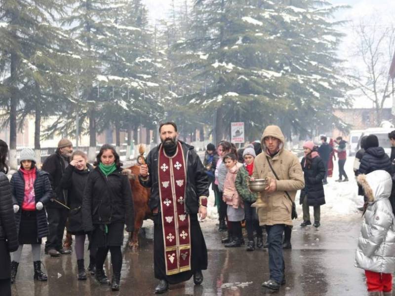 ლეჩხუმში,შობის დღესასწაულთან დაკავშირებით, ტრადიიციულად,  ,,ალილოს" სადღესასწაულო...